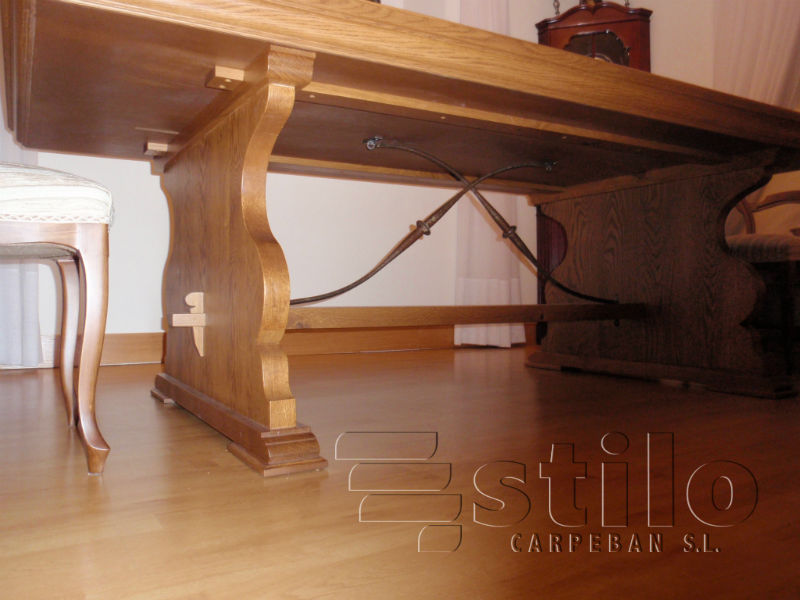 Mesa de estilo castellano en madera de Roble. Carpintera Ebanistera Carpeban en Salamanca, somos profesionales.